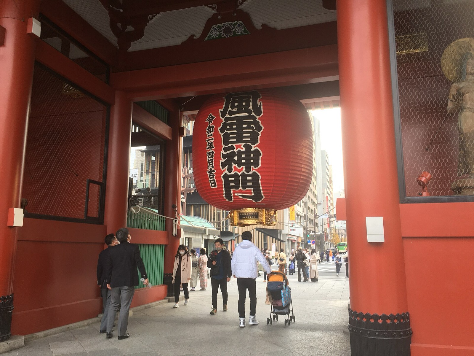 The giant red lantern hanging in Sensoji's Kaminarimon (Thunder Gate)